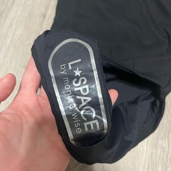 NWOT L*Space Phoebe Classic One-Shoulder Rib One-Piece Swimsuit size 6 - Picture 6 of 8